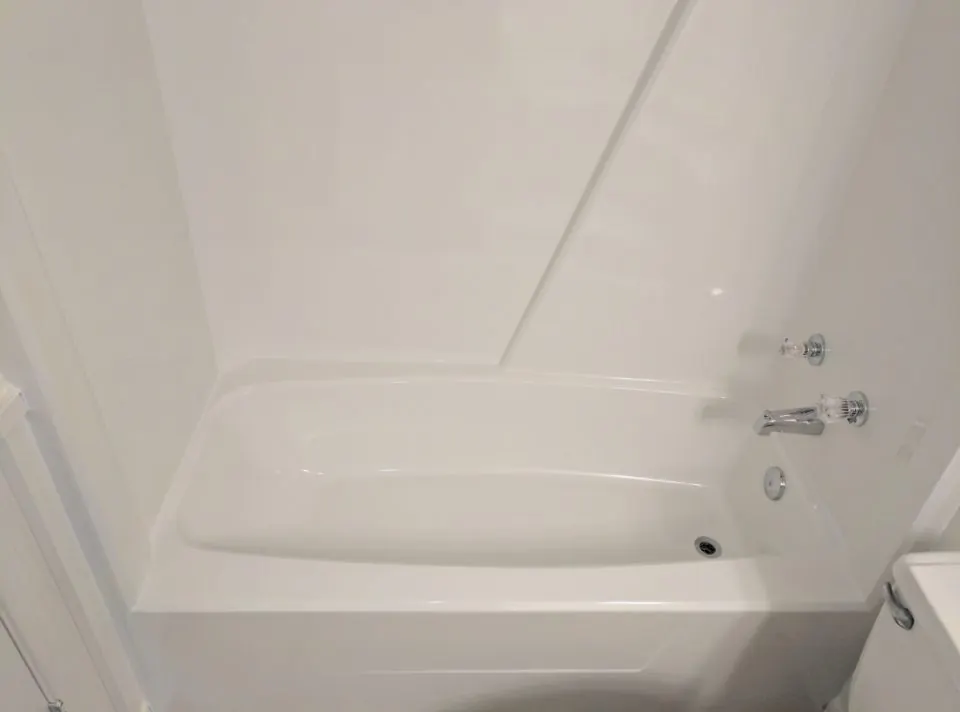 finished white bathtub after professional refinishing in East Texas